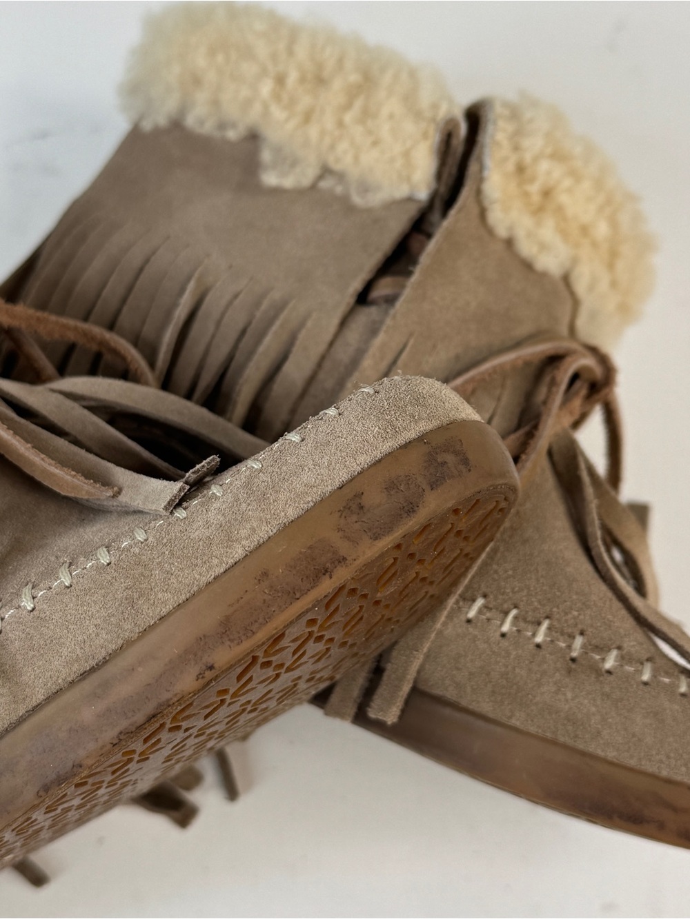 Koolaburra Size 5 Shearling Boot Hidden Wedge Fringe Moccasin Booties Women's - Picture 4 of 8